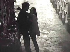 Azione video porno scopata amatoriale con le tette in silicone con l'appassionata Kissa Sins e Romi Rain di Brazzers